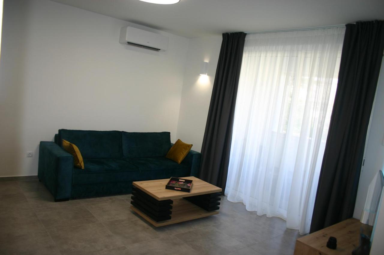 Next Door Apartment Maro & Ivan ニヴィーチェ エクステリア 写真