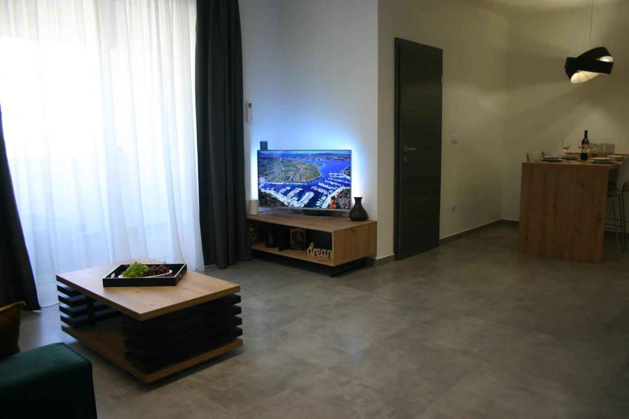 Next Door Apartment Maro & Ivan ニヴィーチェ エクステリア 写真